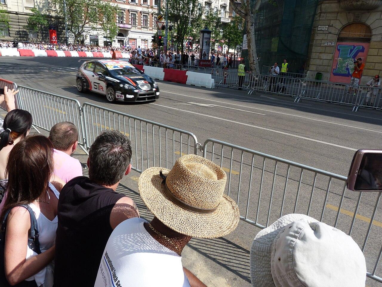 F1赛车人物:一位顶尖选手的进阶之路(规则判罚视角)